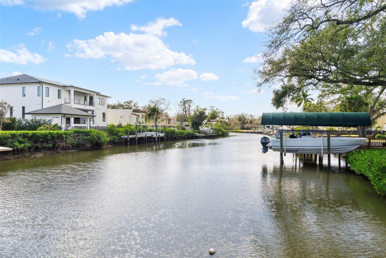 5018 S The Riviera Street, Tampa, FL 33609 Photo