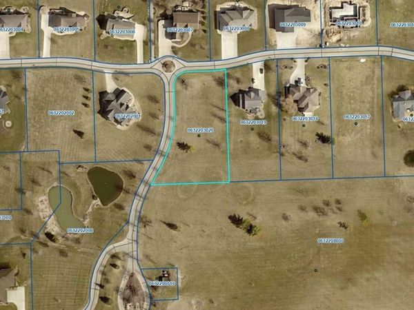 1771-27 Golf Course Boulevard, Independence, IA 50644