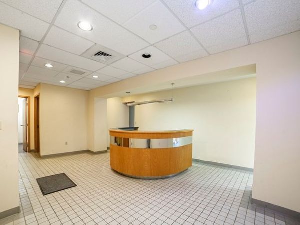 33 Bassett Ln, Barnstable, MA 02601