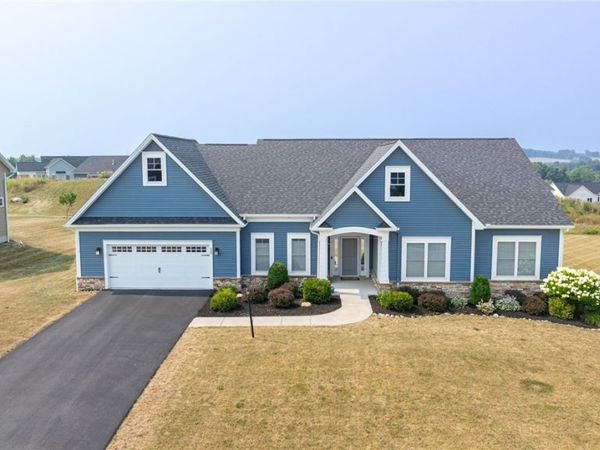 15 Lexton Way, Pittsford, NY 14534