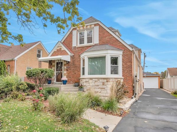 9521 S Sawyer Avenue, Evergreen Park, IL 60805