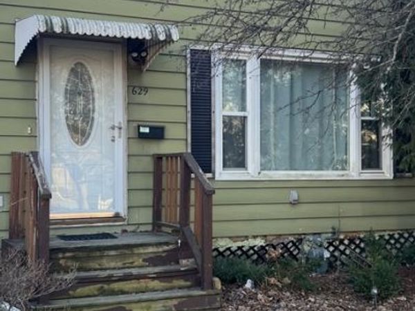 629 2nd Avenue S, Clinton, IA 52732