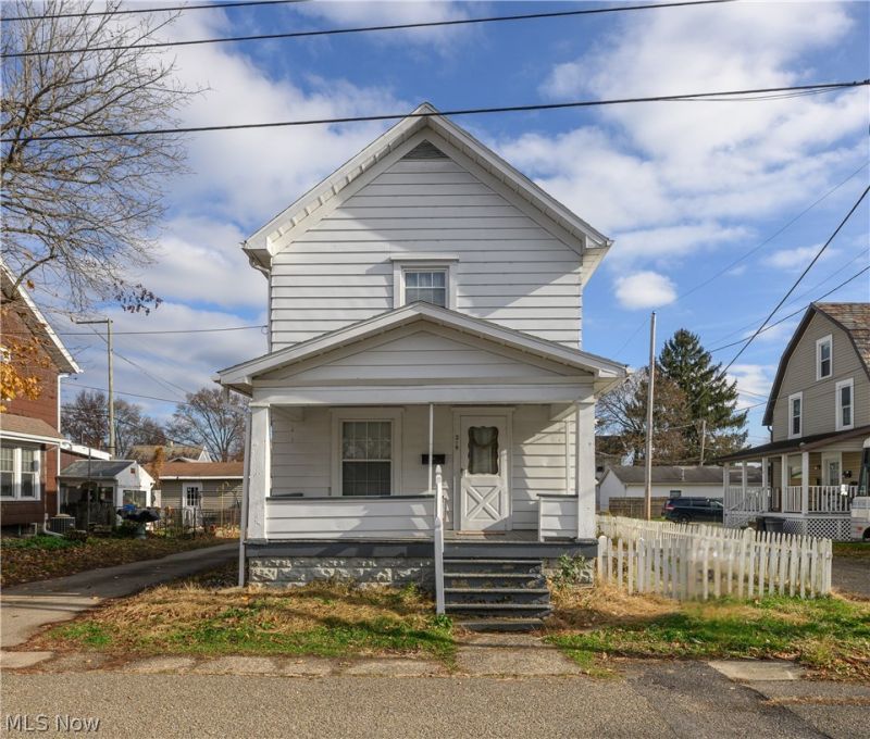 219 5th Drive Nw, New Philadelphia, OH 44663 Main Photo