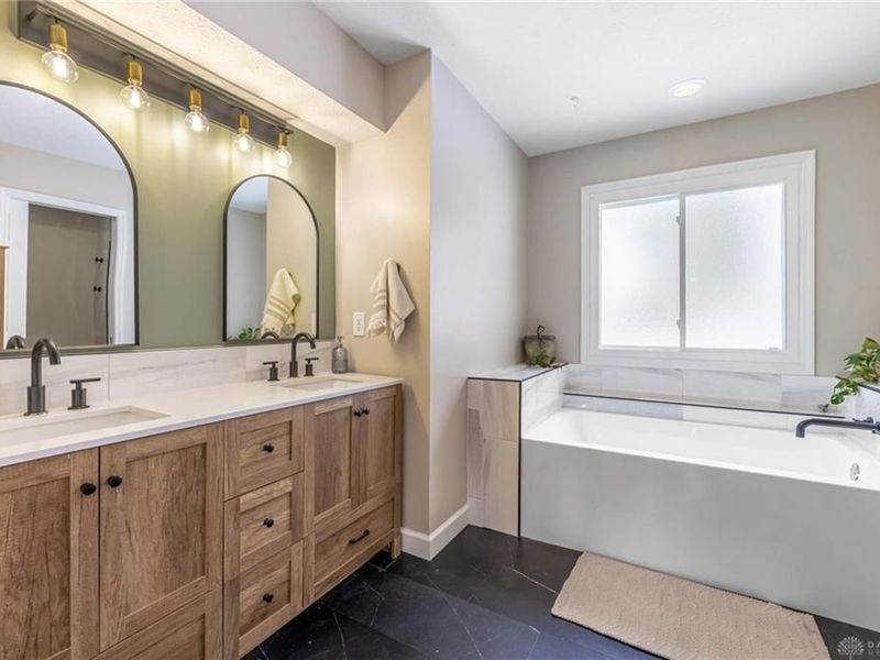 2333 Wrencroft Circle, Miami Township, OH 45459 Photo 19