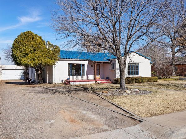 1423 Sigma Chi Road NE, Albuquerque, NM 87106