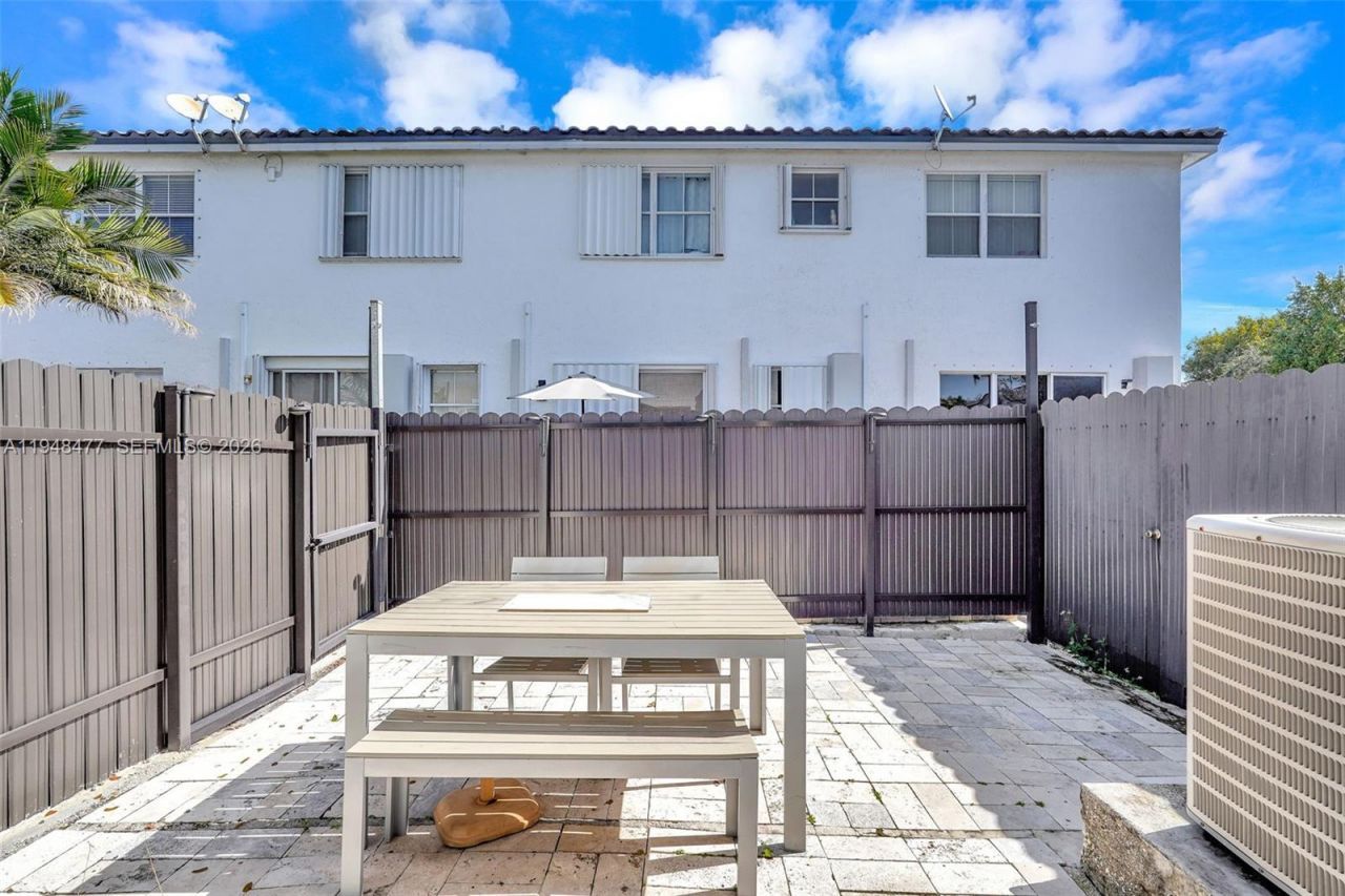 5420 NW 107 Ave , Unit 302, Doral, FL 33178 Photo