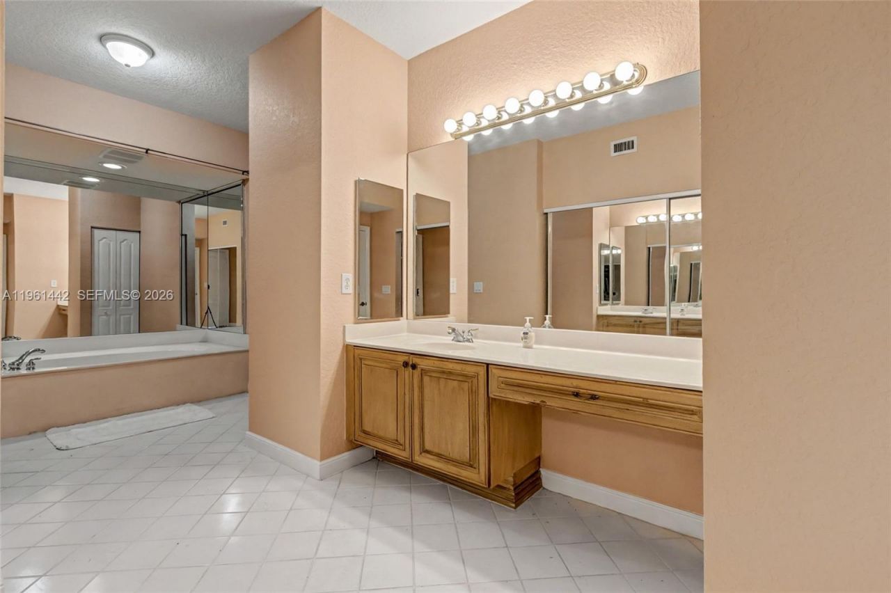 7727 Southampton Ter, Unit 311, Tamarac, FL 33321 Photo