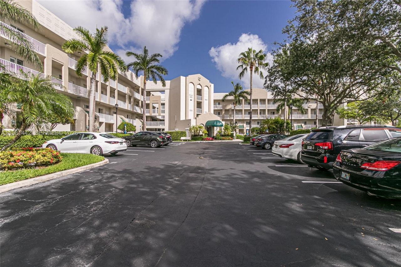 7727 Southampton Ter, Unit 311, Tamarac, FL 33321 Photo
