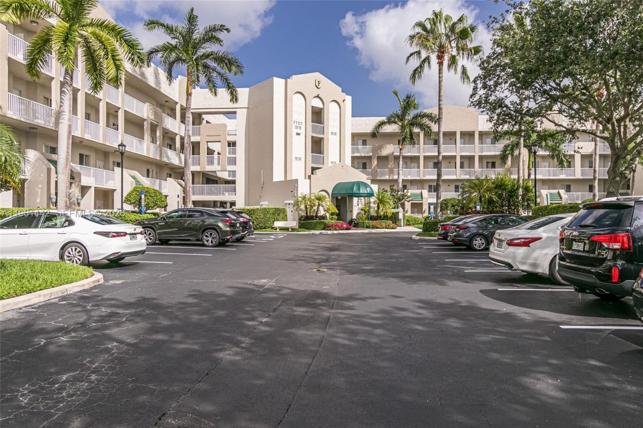 7727 Southampton Ter, Unit 311, Tamarac, FL 33321 Photo