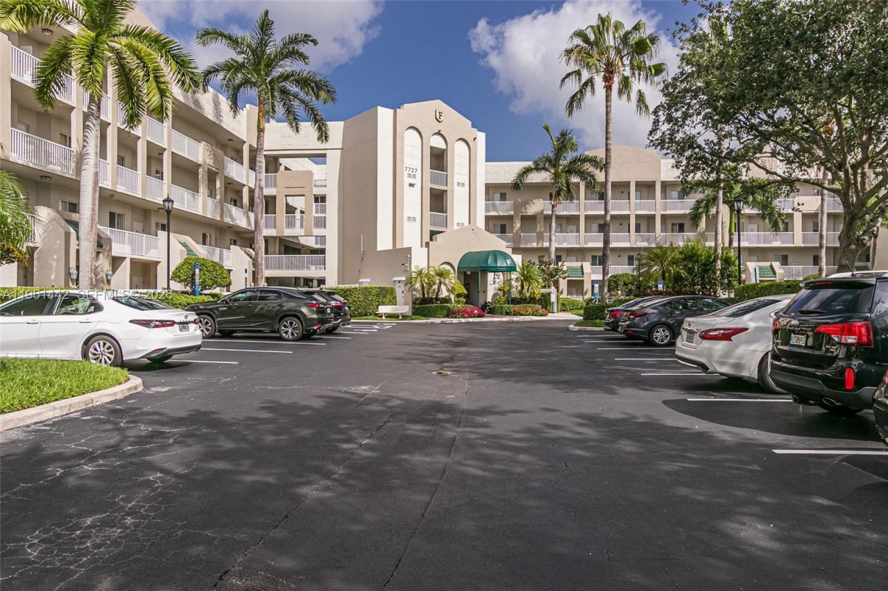 7727 Southampton Ter, Unit 311, Tamarac, FL 33321 Photo