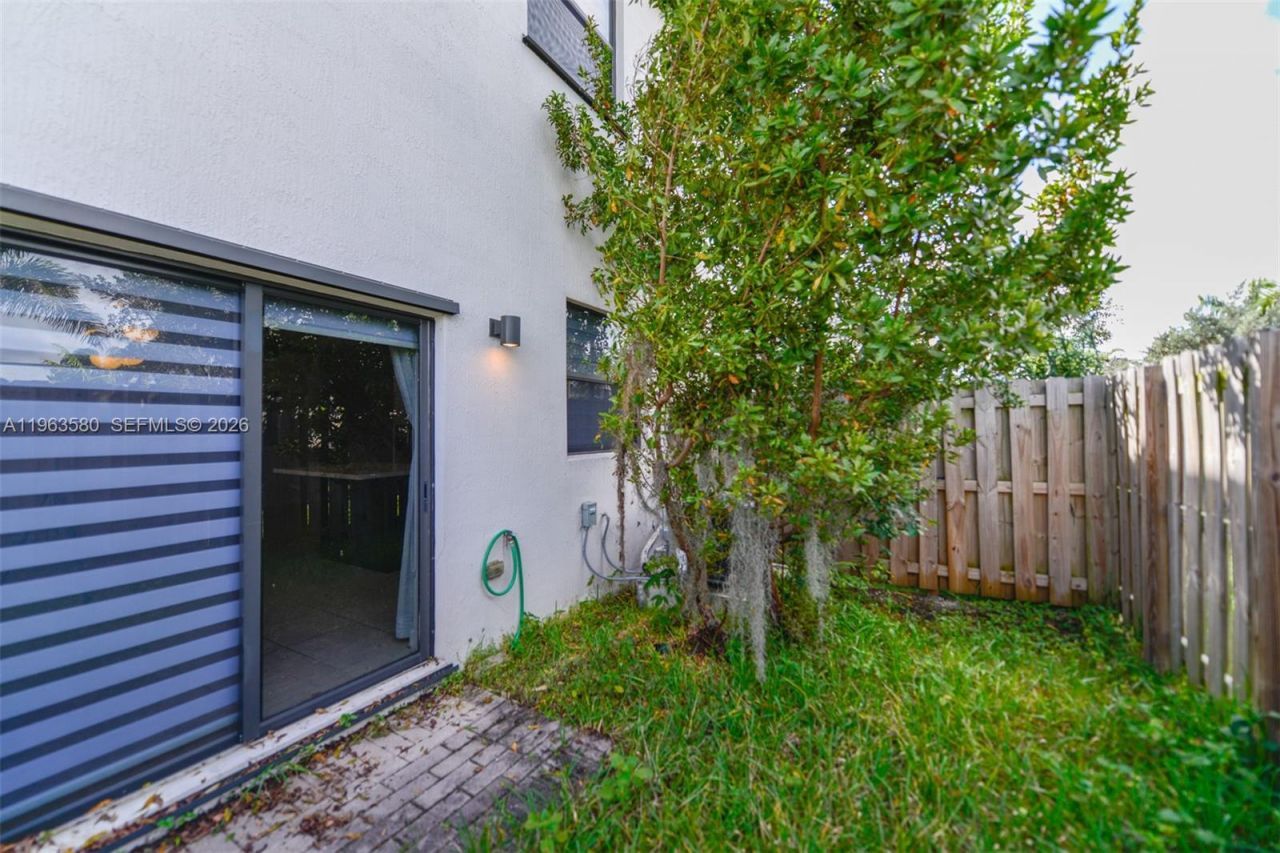 20814 NE 5th Ct , Unit 20814, Miami, FL 33179 Photo