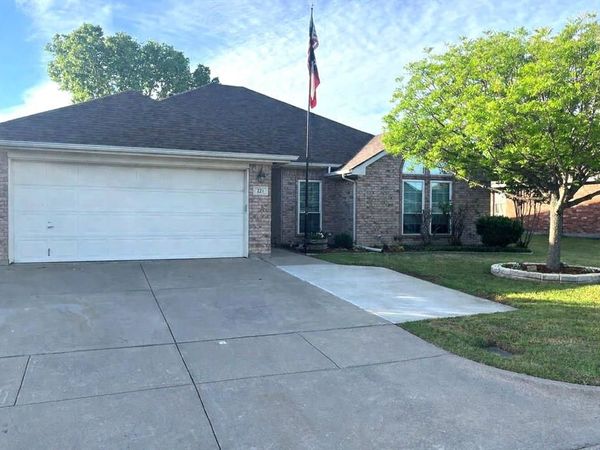 221 Rose Avenue, Cleburne, TX 76033