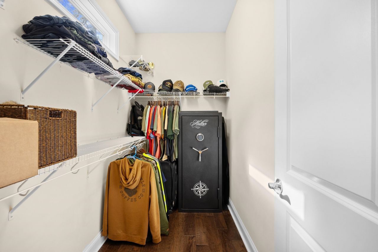 1549 Suncrest Dr. Photo 11