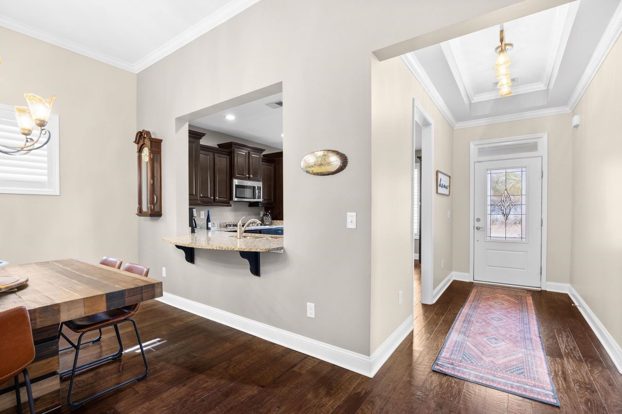 1549 Suncrest Dr. Photo 4