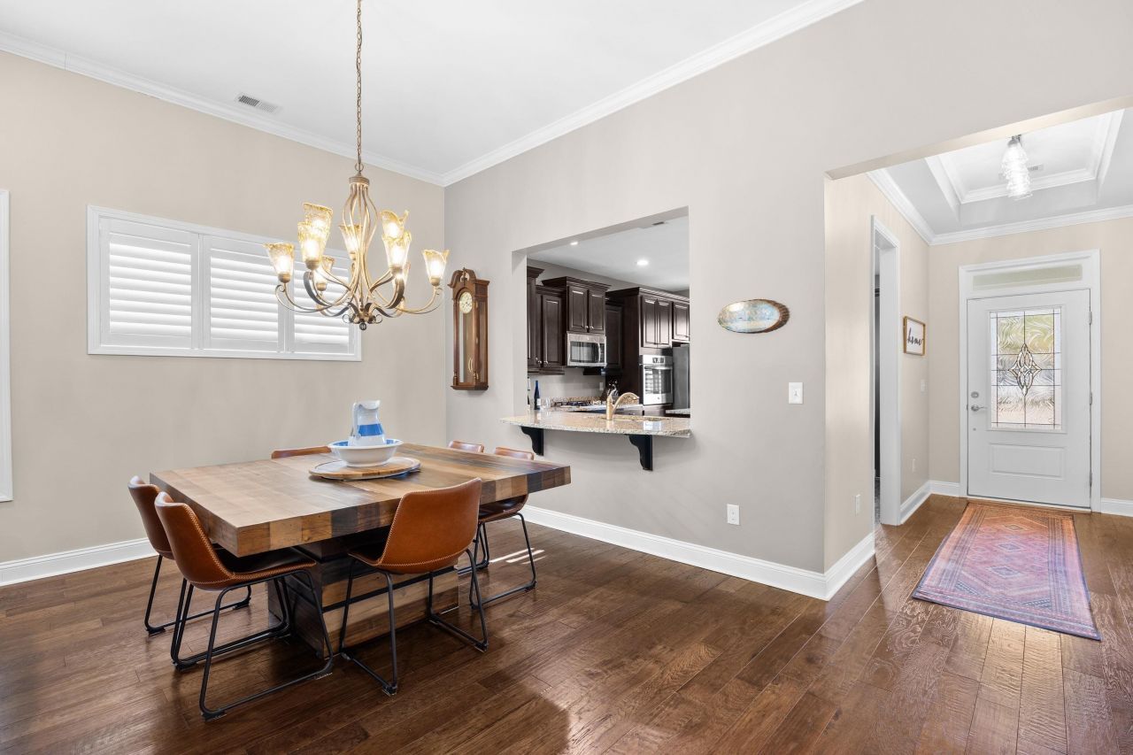 1549 Suncrest Dr. Photo 5