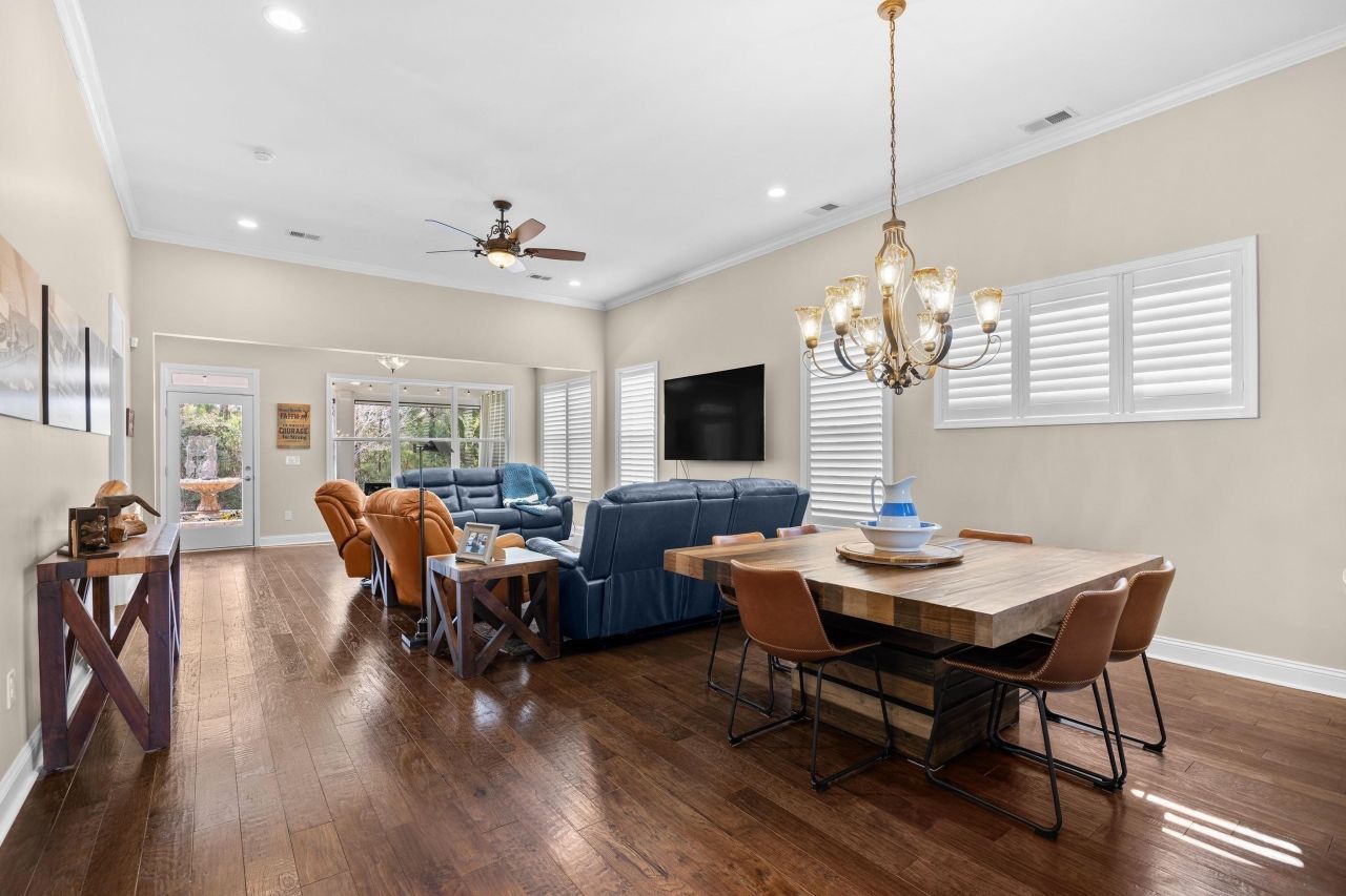 1549 Suncrest Dr. Photo 6