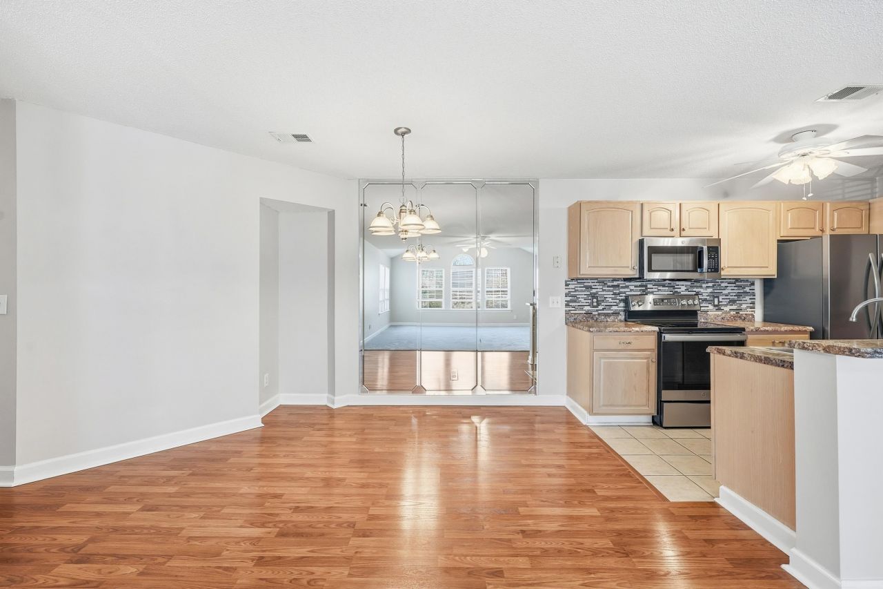 4376 Crepe Myrtle Ct.  Photo 6