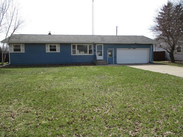 1636 S Cherry Drive, Stevensville, MI 49127
