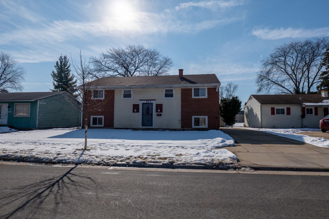 71 Cambridge Lane, Glendale Heights, IL 60139 Main Photo