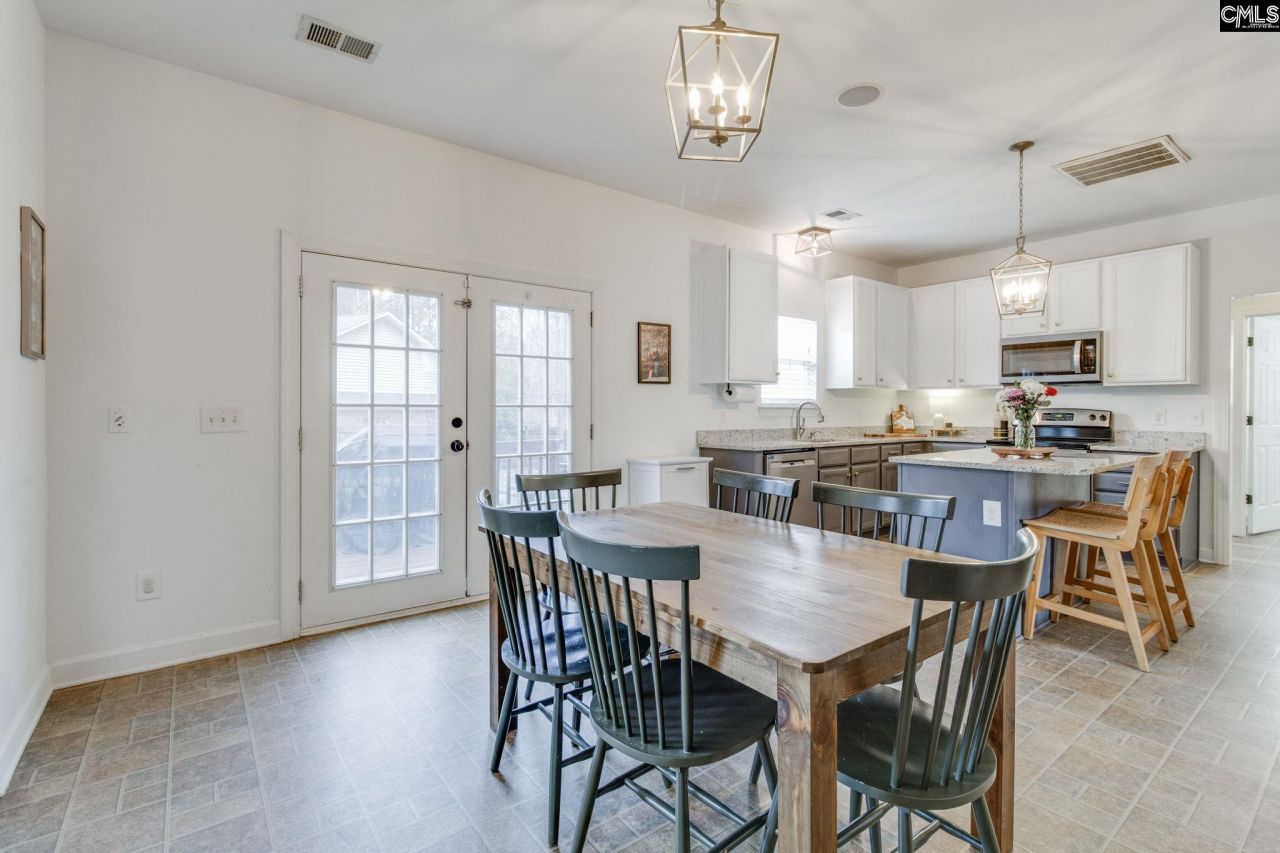 101 Crimson Court Photo 10