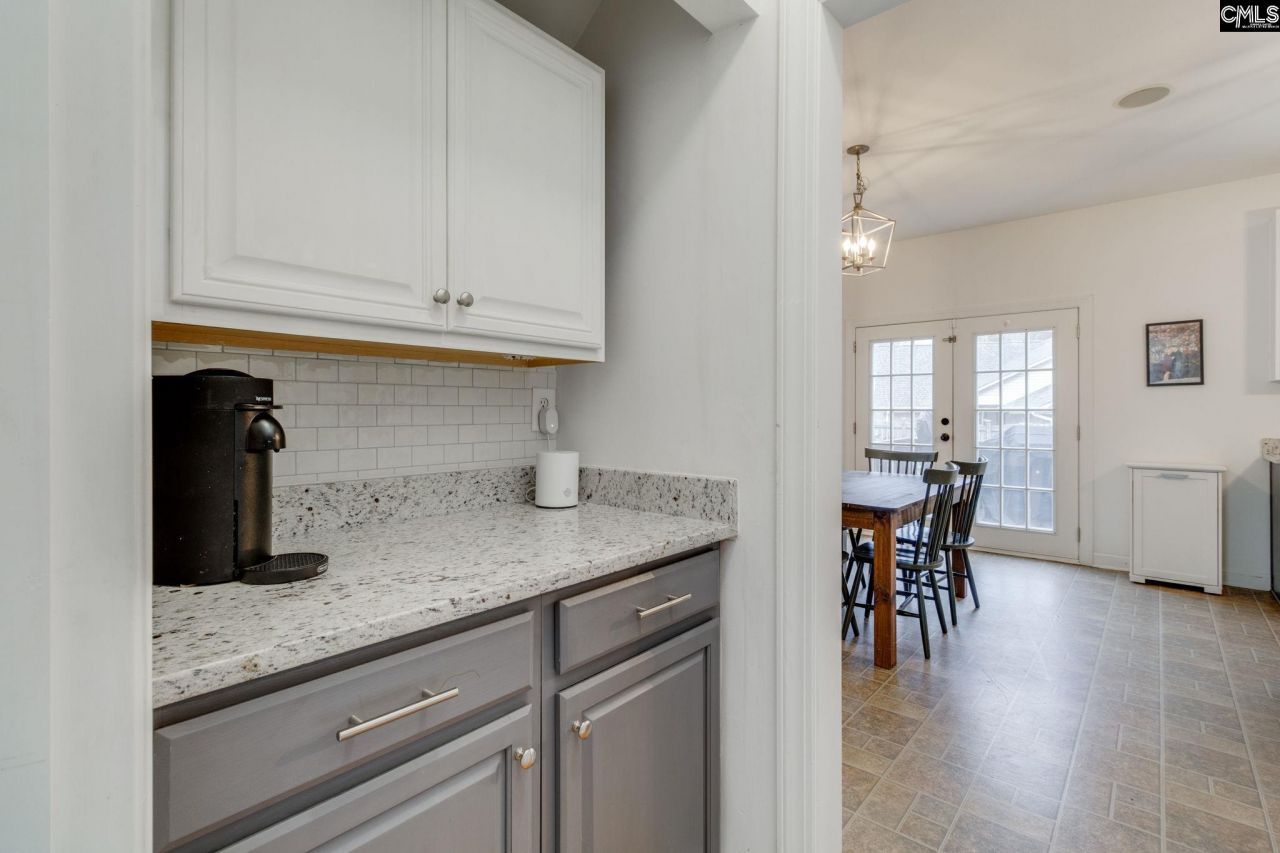 101 Crimson Court Photo 15