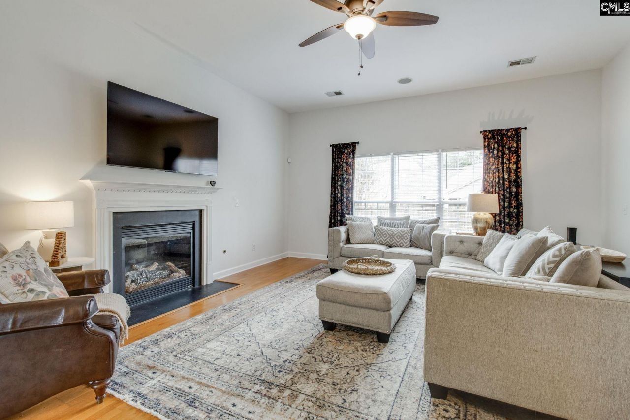 101 Crimson Court Photo 5