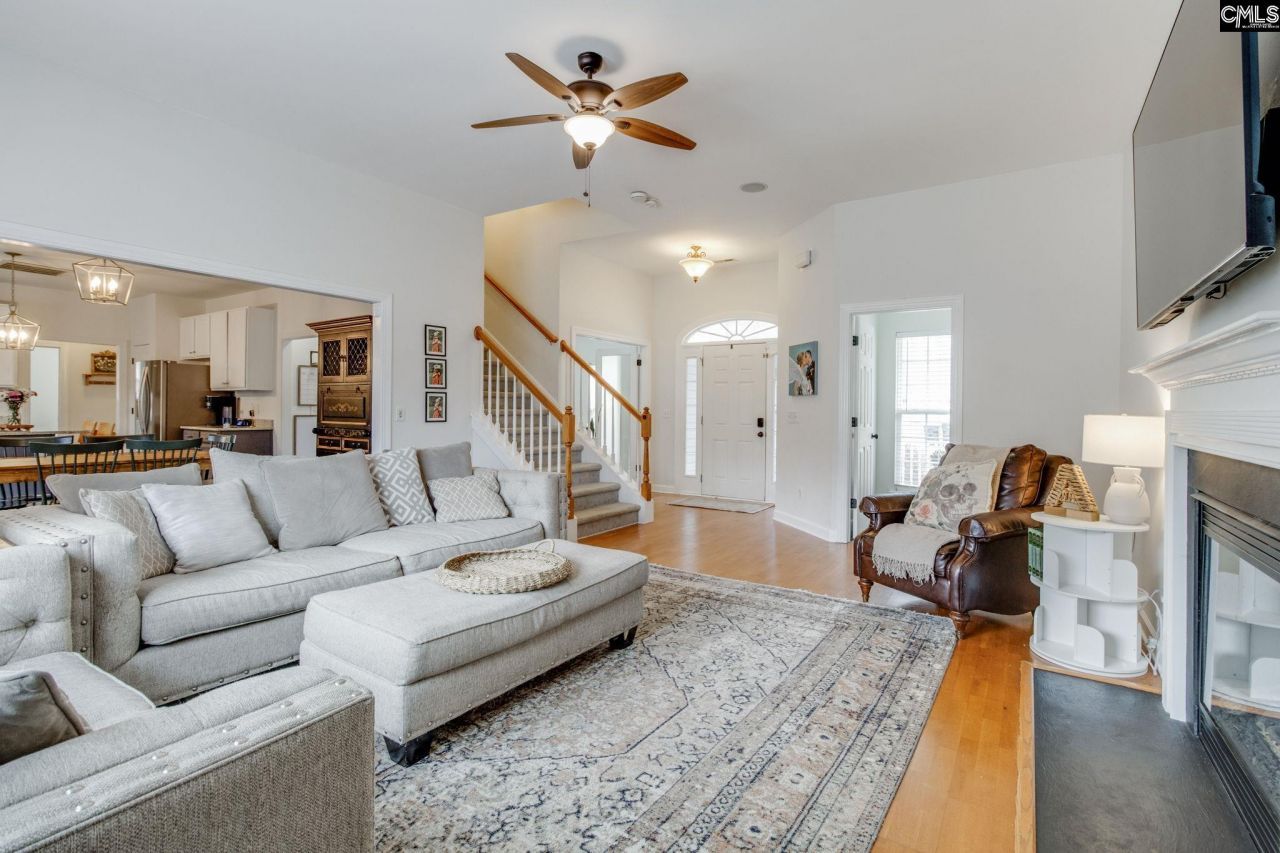 101 Crimson Court Photo 7