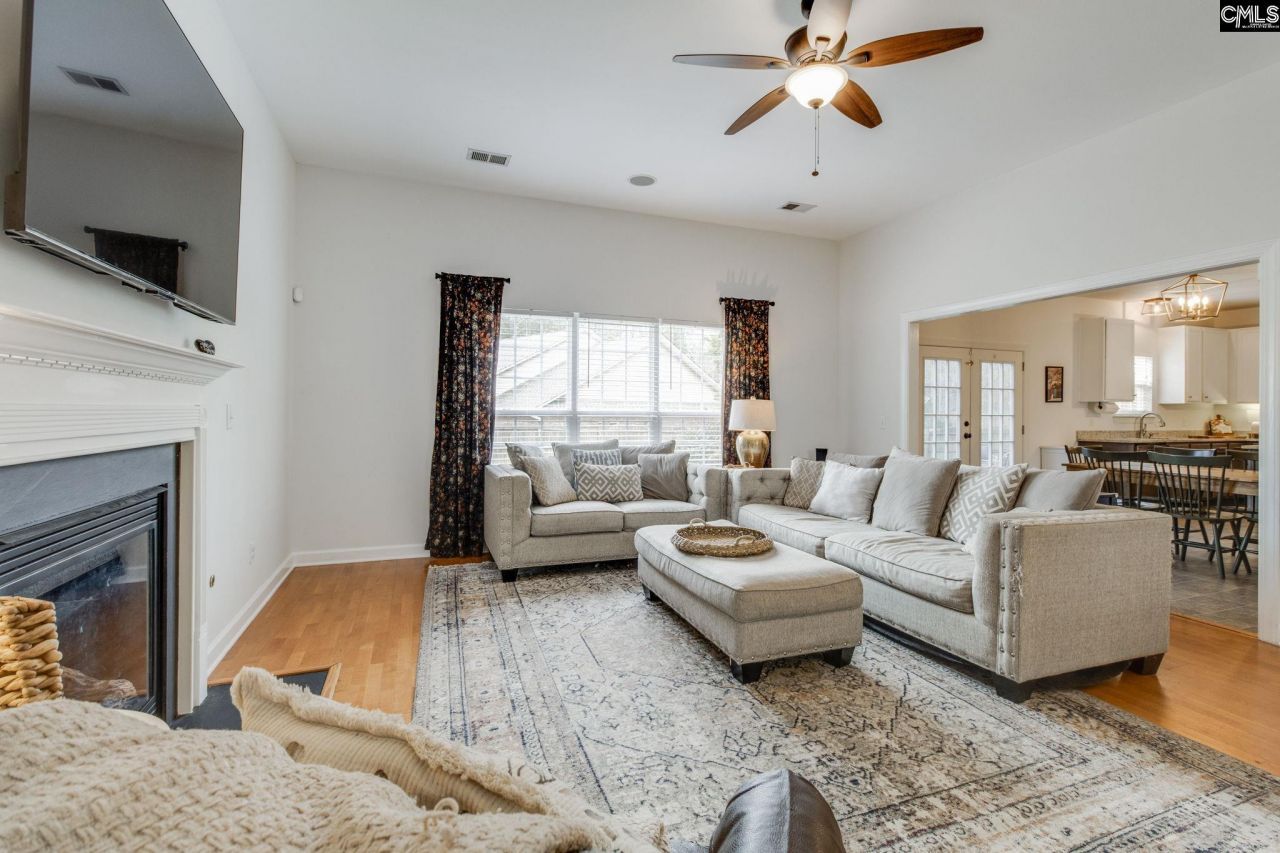 101 Crimson Court Photo 8