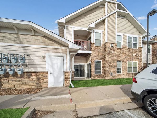 1313 SE University Avenue, Unit 102, Waukee, IA 50263
