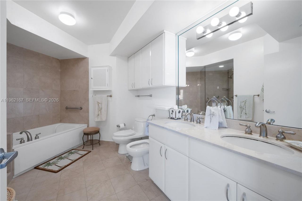 6365 Collins Ave, Unit 1901, Miami Beach, FL 33141 Photo