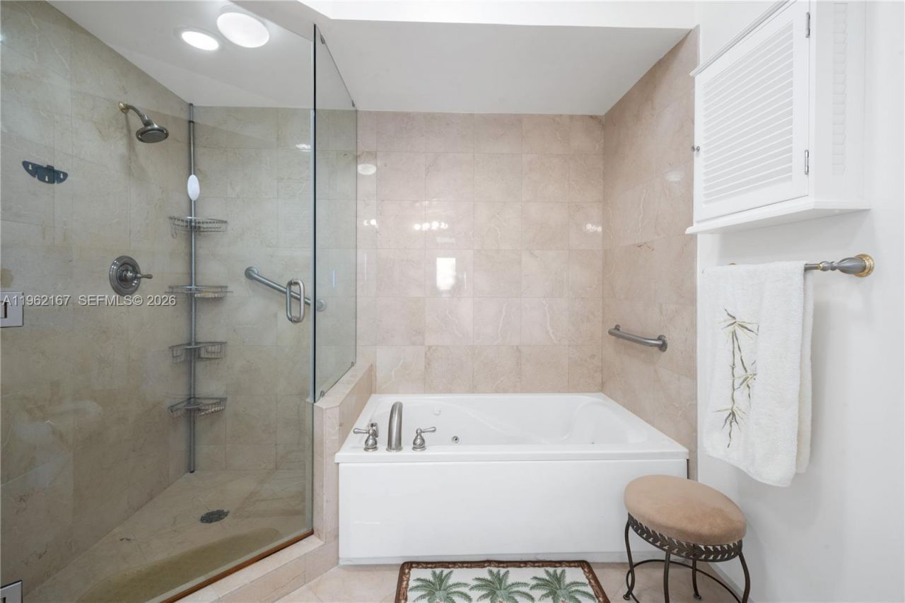 6365 Collins Ave, Unit 1901, Miami Beach, FL 33141 Photo