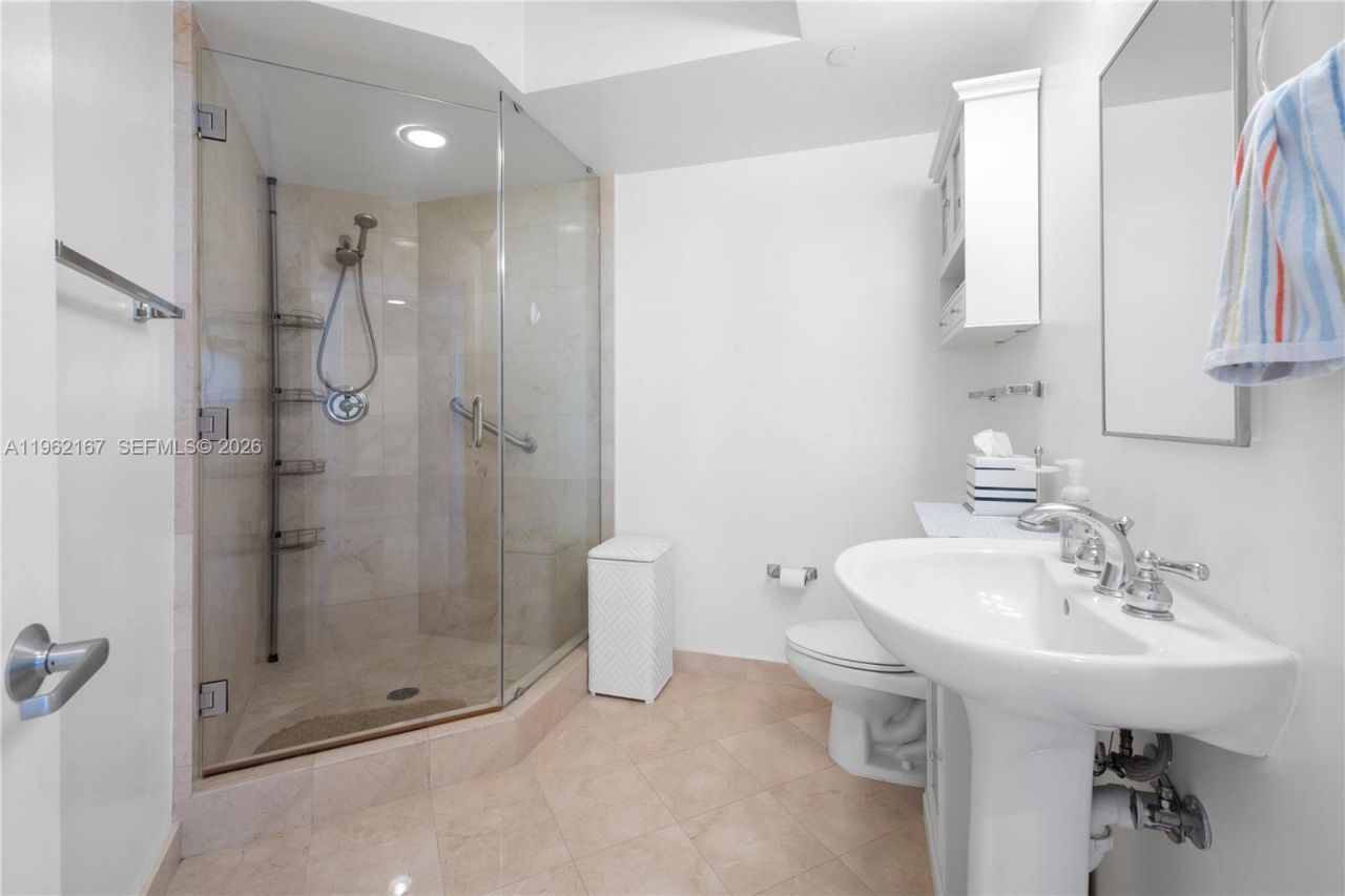 6365 Collins Ave, Unit 1901, Miami Beach, FL 33141 Photo