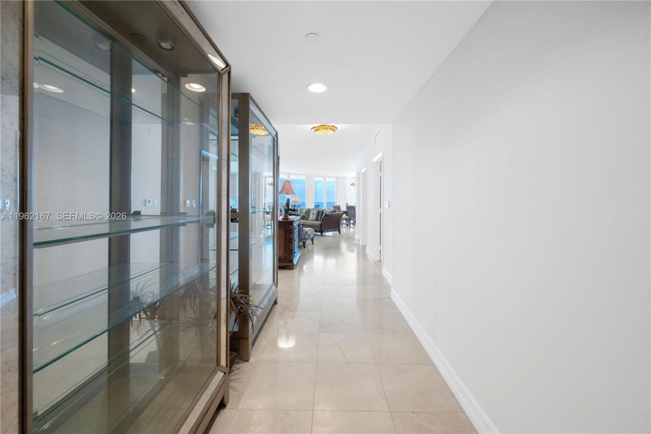 6365 Collins Ave, Unit 1901, Miami Beach, FL 33141 Photo