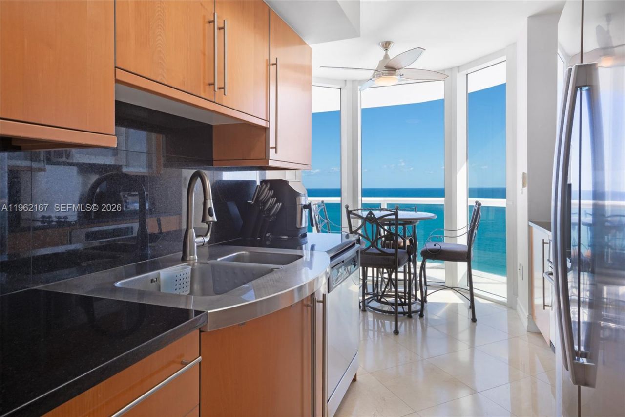 6365 Collins Ave, Unit 1901, Miami Beach, FL 33141 Photo