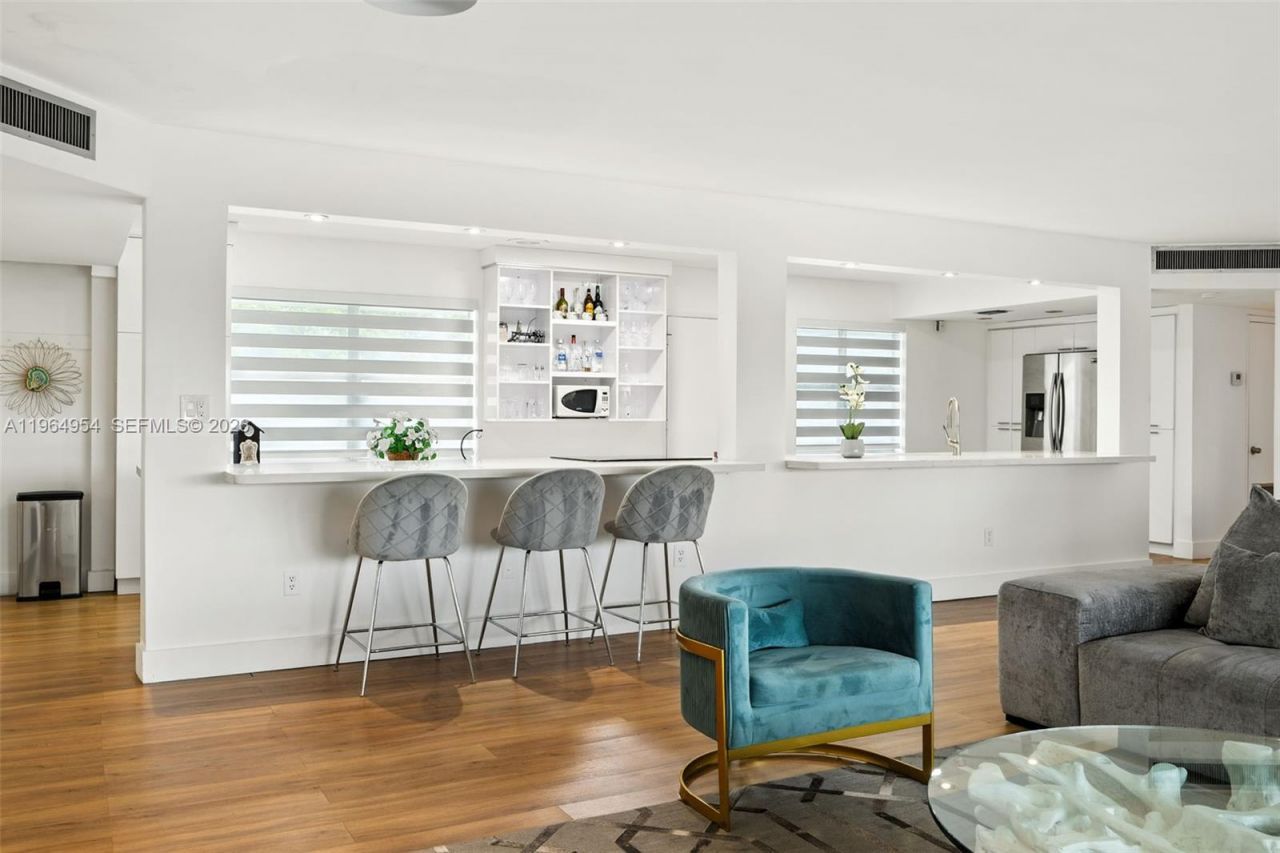 1350 NE 191st St, Unit B307, Miami, FL 33179 Photo