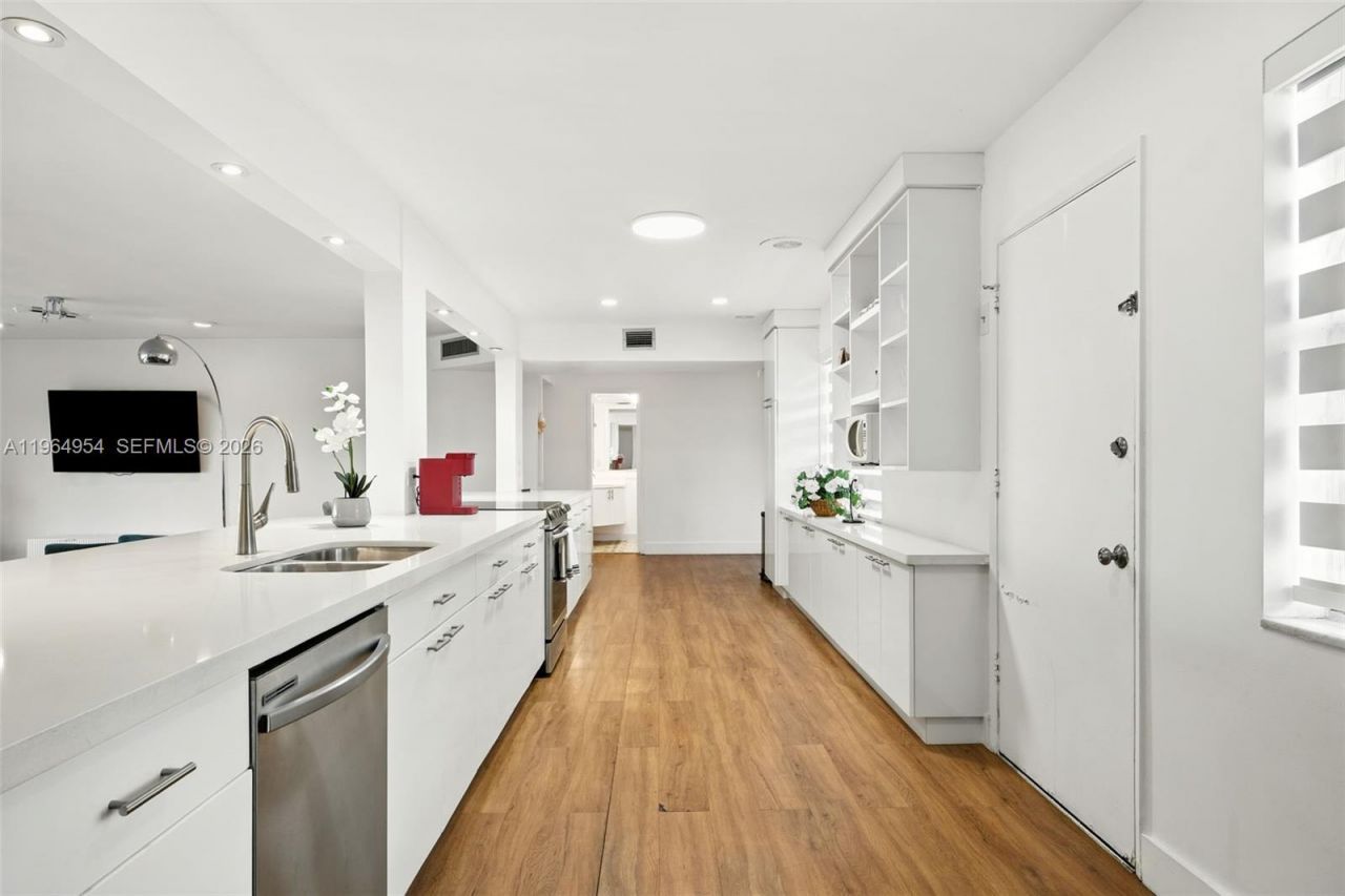 1350 NE 191st St, Unit B307, Miami, FL 33179 Photo