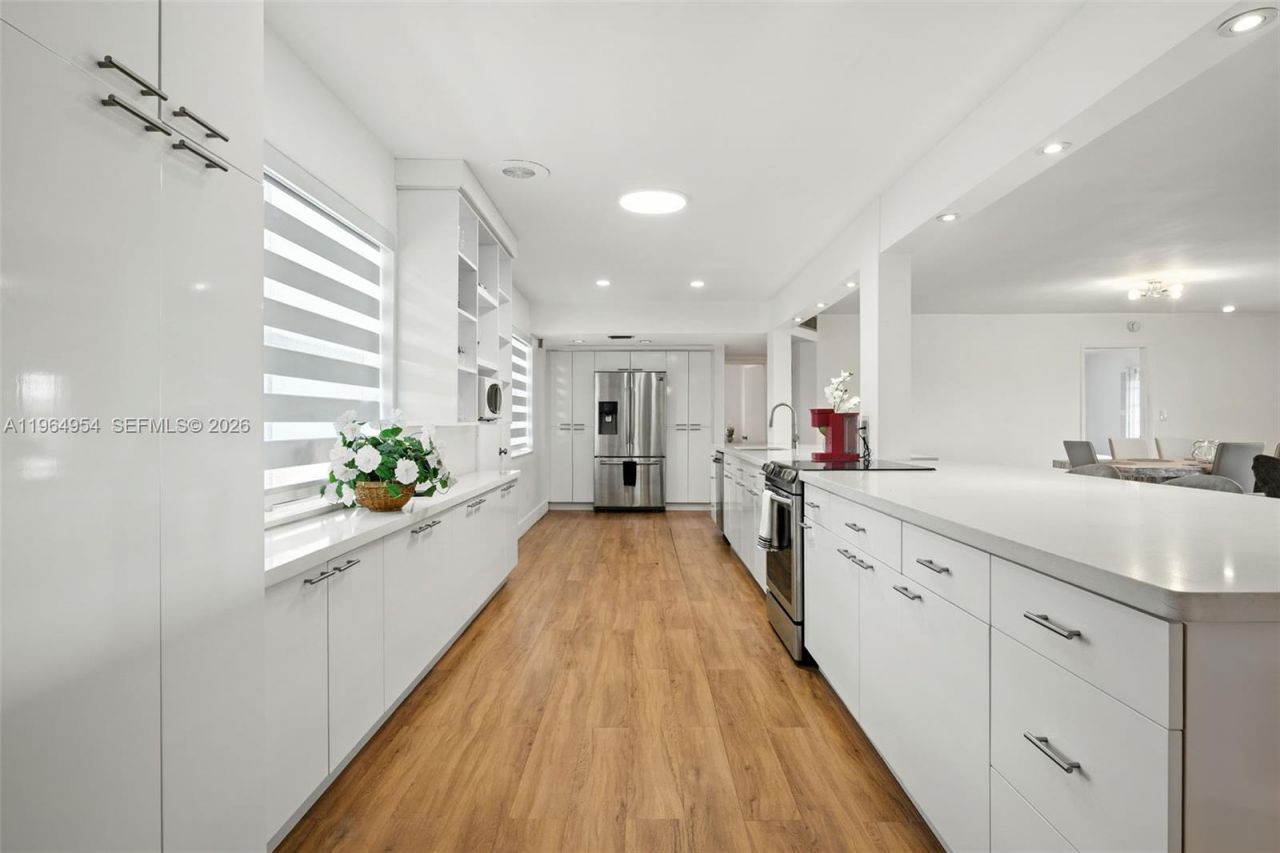 1350 NE 191st St, Unit B307, Miami, FL 33179 Photo