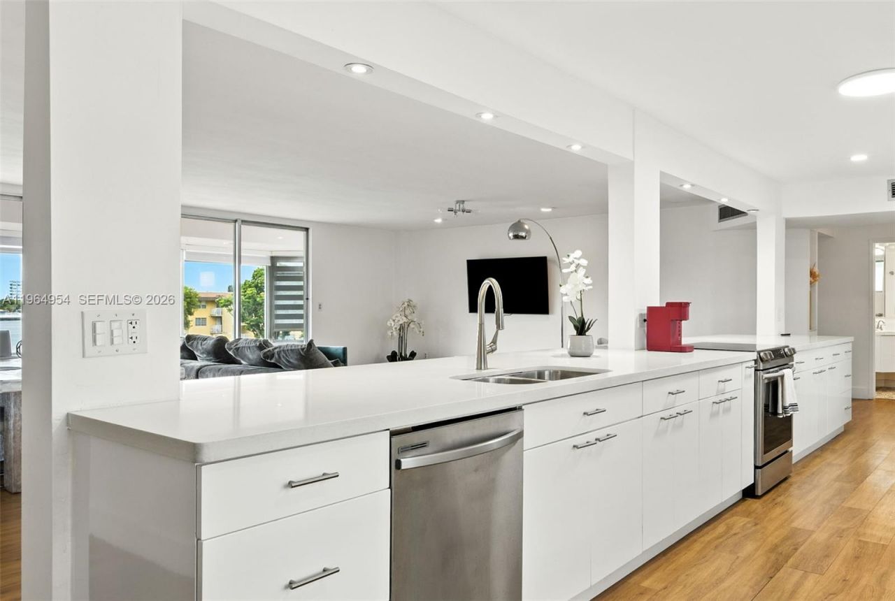 1350 NE 191st St, Unit B307, Miami, FL 33179 Photo