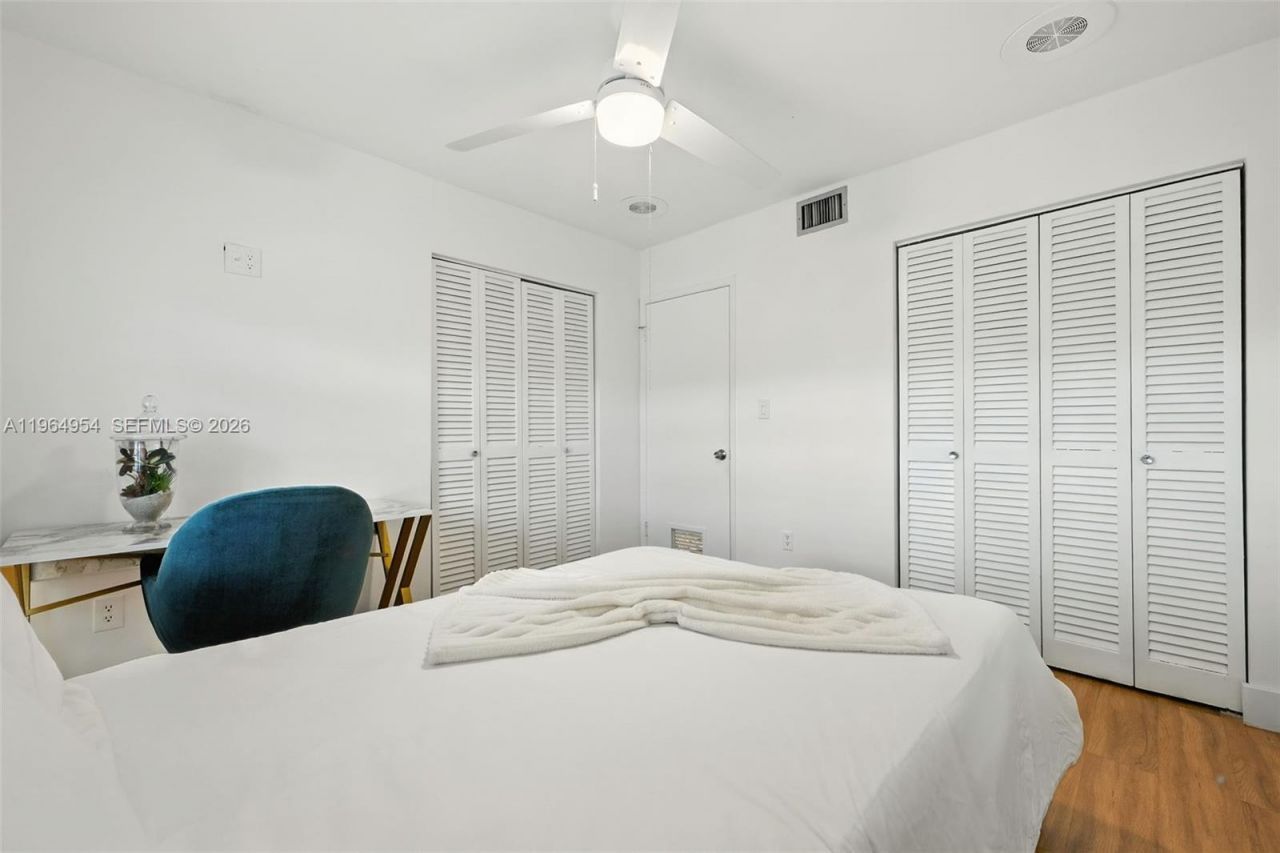 1350 NE 191st St, Unit B307, Miami, FL 33179 Photo