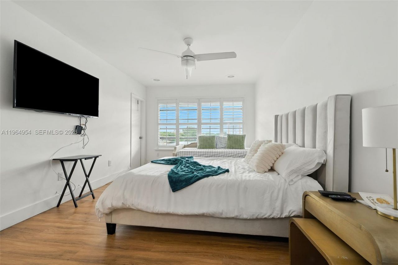 1350 NE 191st St, Unit B307, Miami, FL 33179 Photo