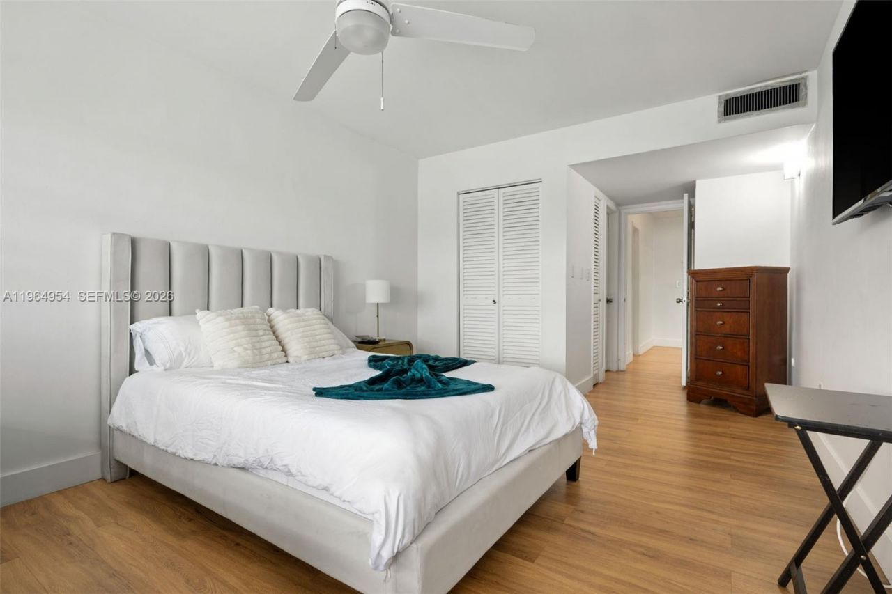 1350 NE 191st St, Unit B307, Miami, FL 33179 Photo