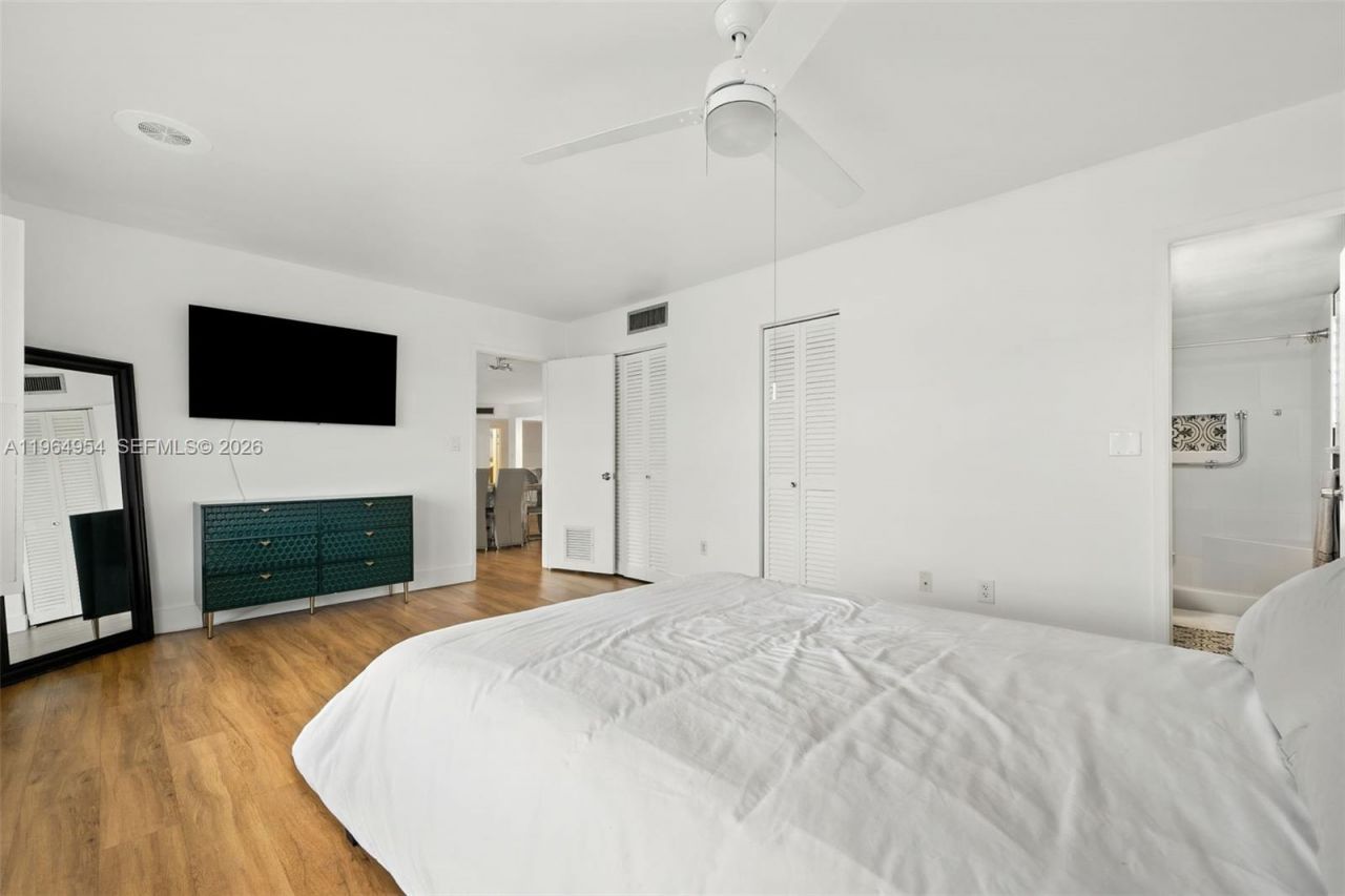 1350 NE 191st St, Unit B307, Miami, FL 33179 Photo