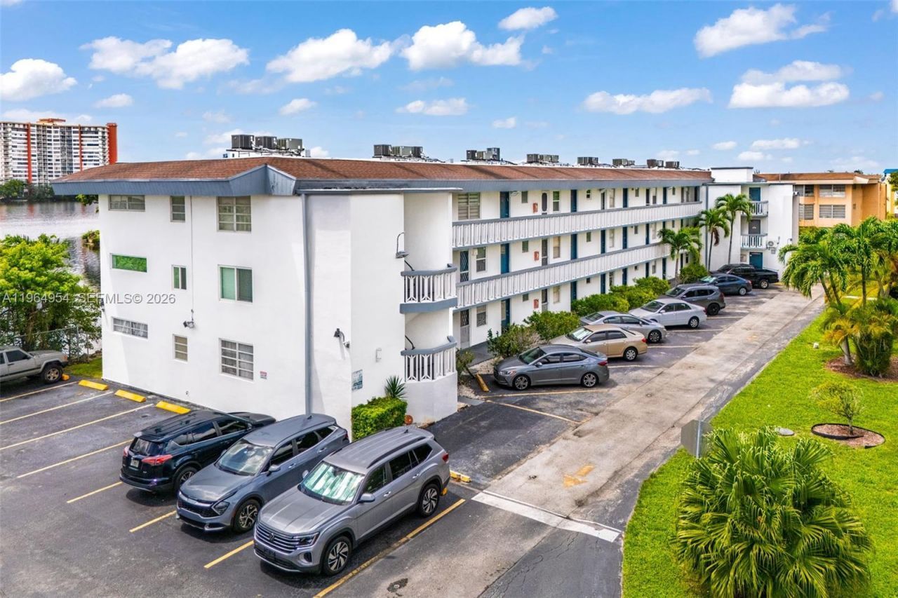 1350 NE 191st St, Unit B307, Miami, FL 33179 Photo