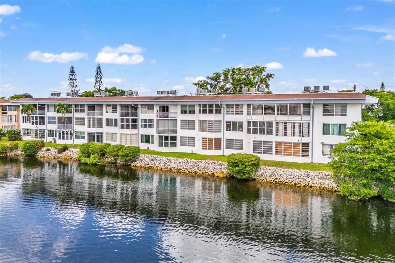 1350 NE 191st St, Unit B307, Miami, FL 33179 Photo