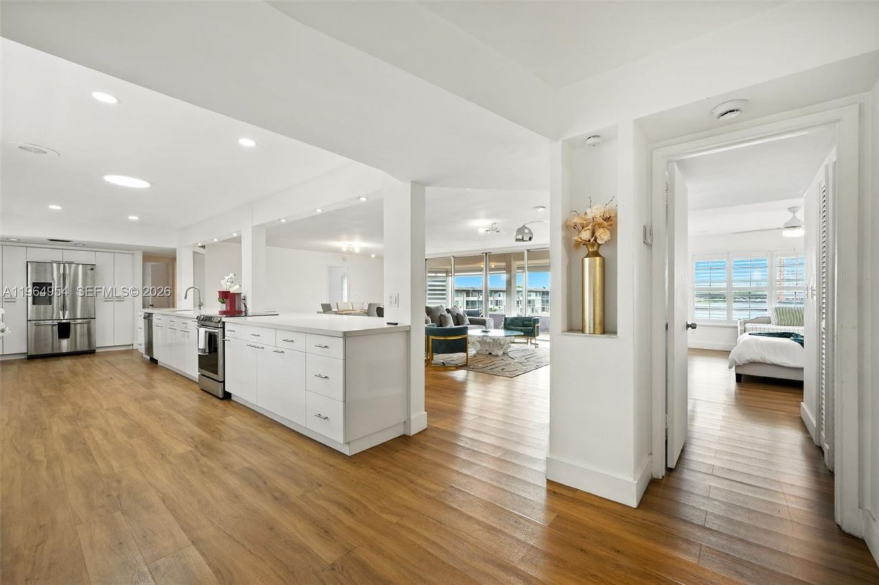 1350 NE 191st St, Unit B307, Miami, FL 33179 Photo