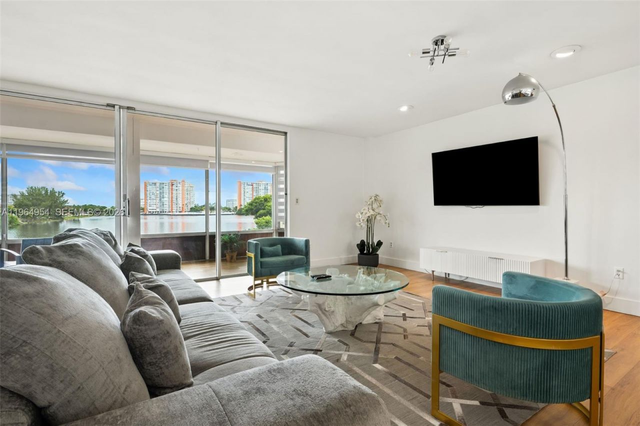 1350 NE 191st St, Unit B307, Miami, FL 33179 Photo