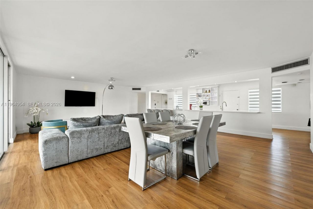 1350 NE 191st St, Unit B307, Miami, FL 33179 Photo