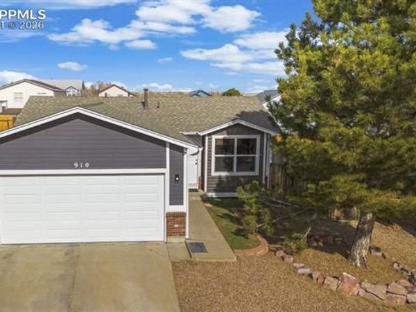 910 Lords Hill Drive, Fountain, CO 80817