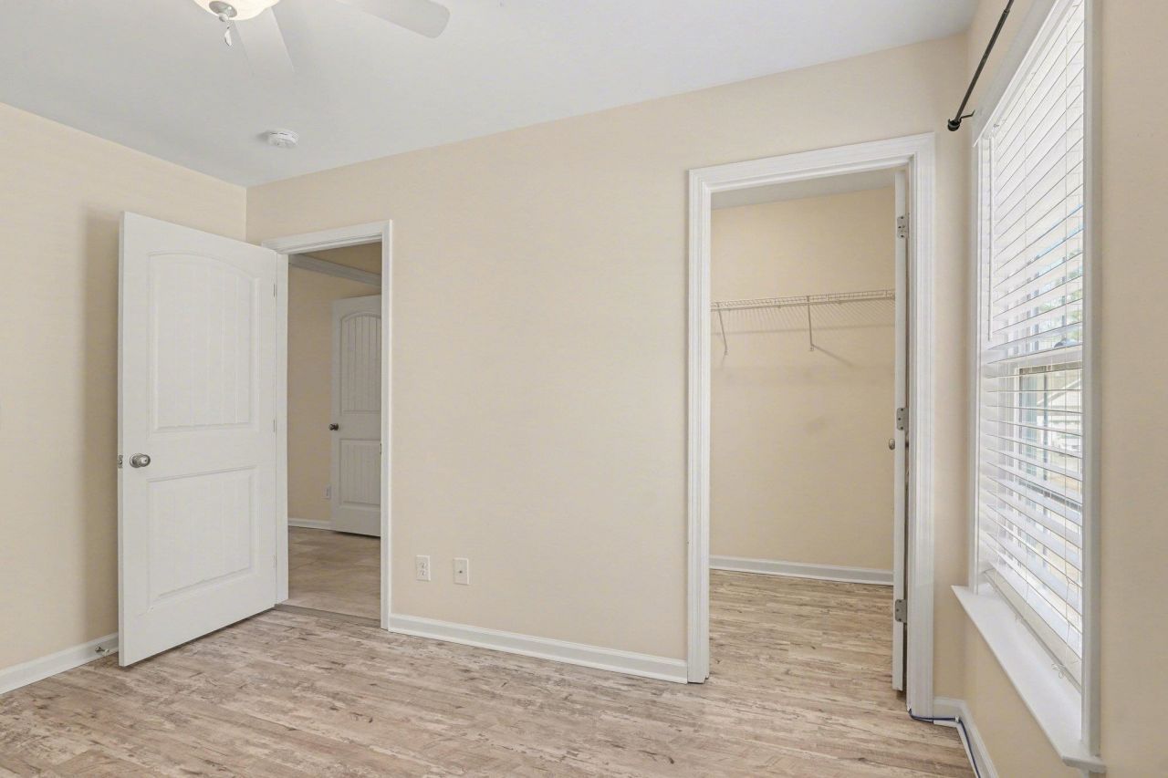 1050 Kennington Ct. Photo 10