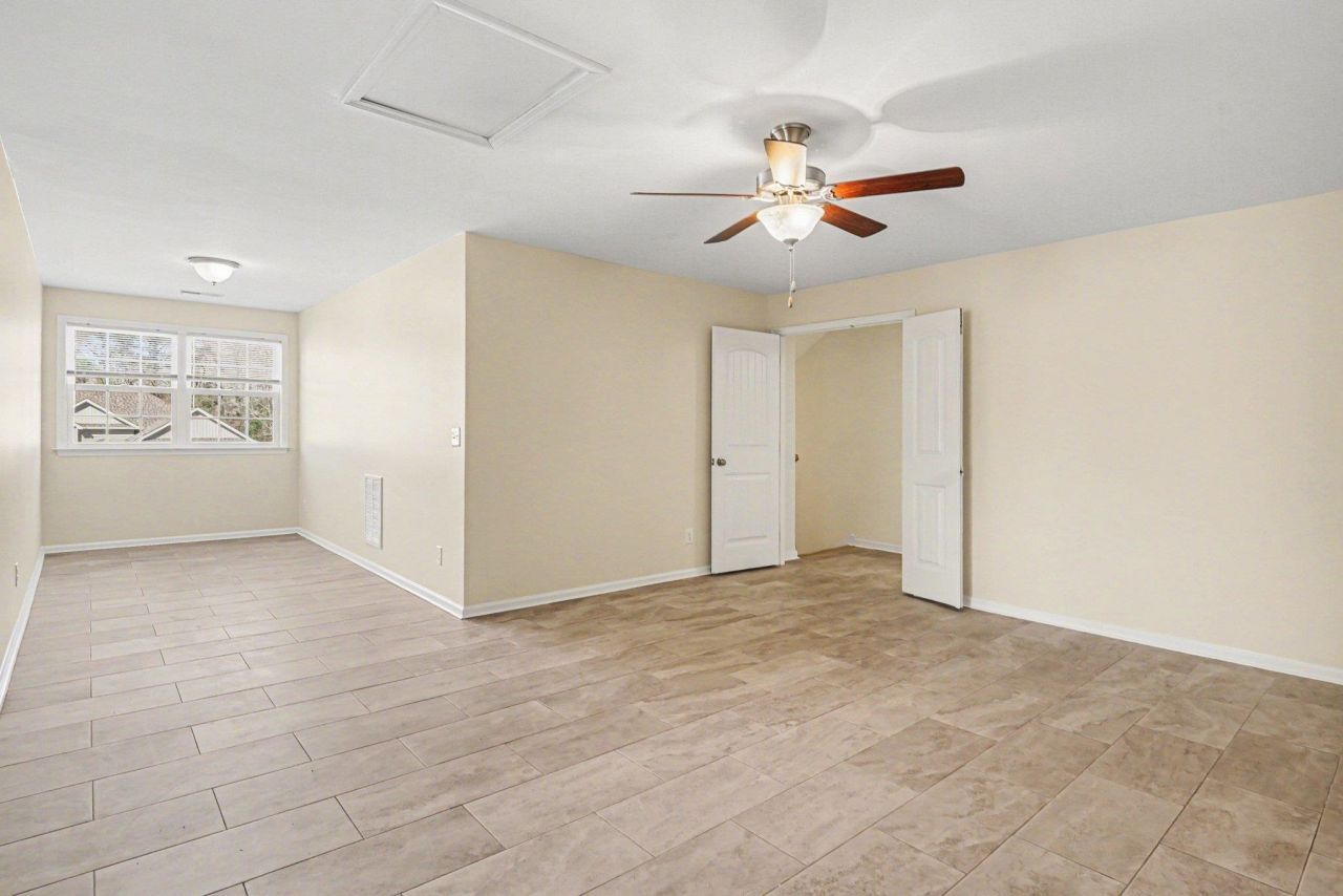 1050 Kennington Ct. Photo 11